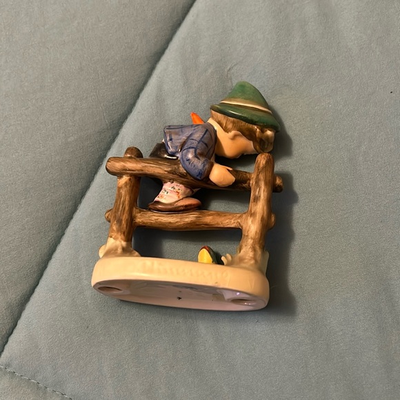 Hummel - Picture 2 of 2